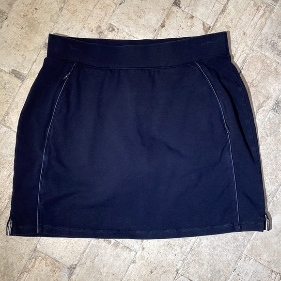 T by Talbots, navy stretch skort with 2 zip pockets. size Medium petite - Picture 3 of 11